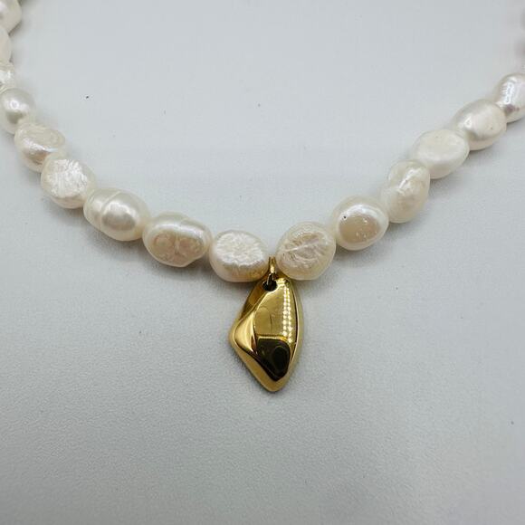 18K Gold Non-Tarnish Classic Freshwater Pearl Necklace - Picture 7 of 11